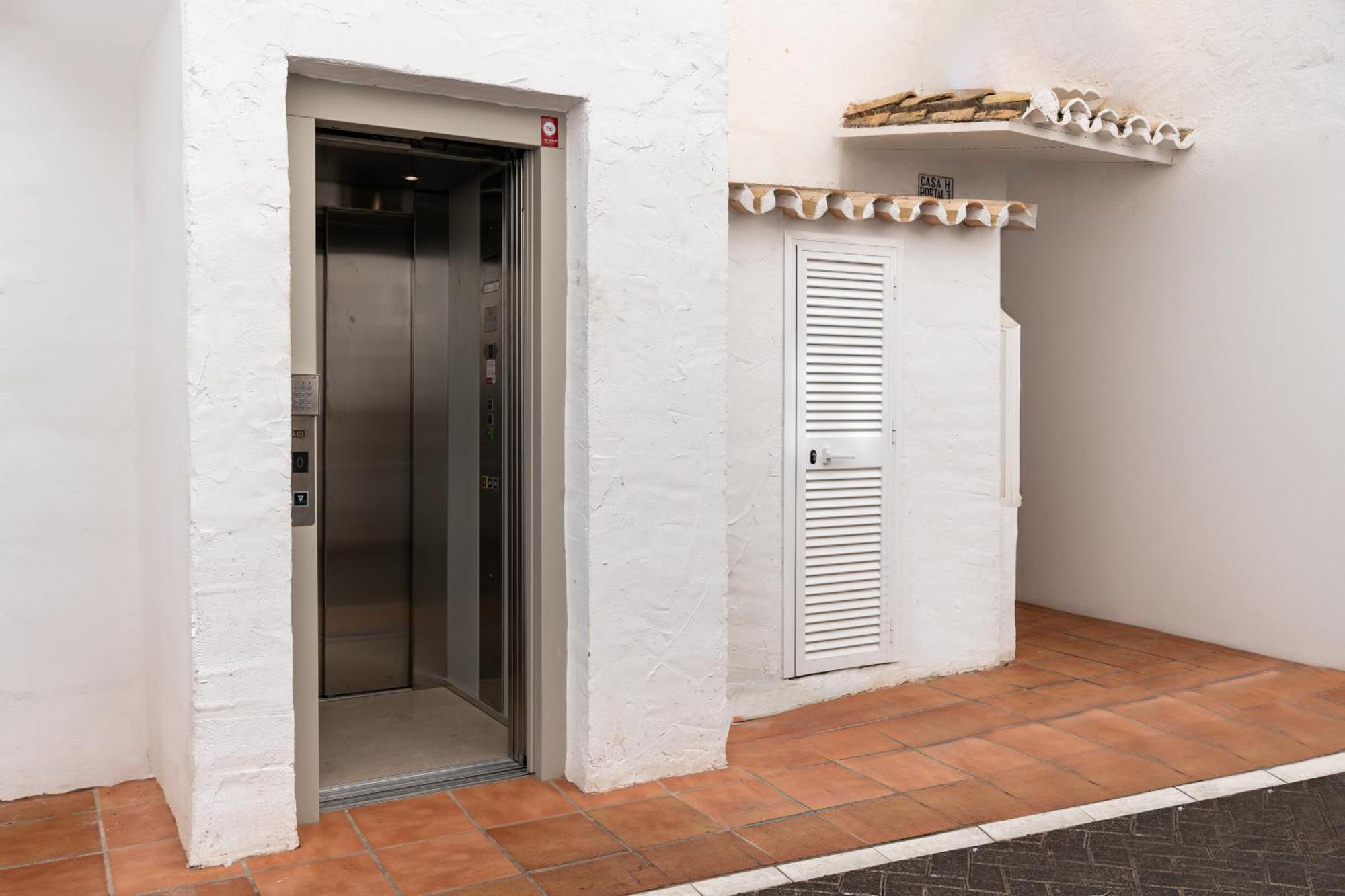 243-Fully Renovated-Puerto Banus Marbella Front Line Penthouse Appartement Buitenkant foto