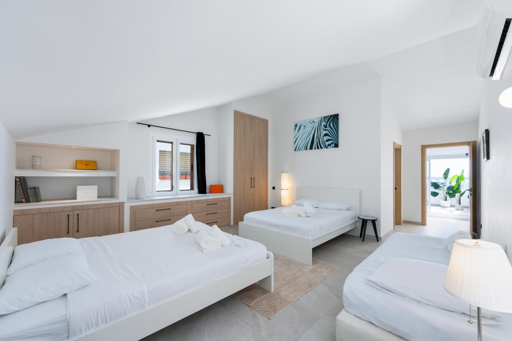 243-Fully Renovated-Puerto Banus Marbella Front Line Penthouse Appartement Buitenkant foto