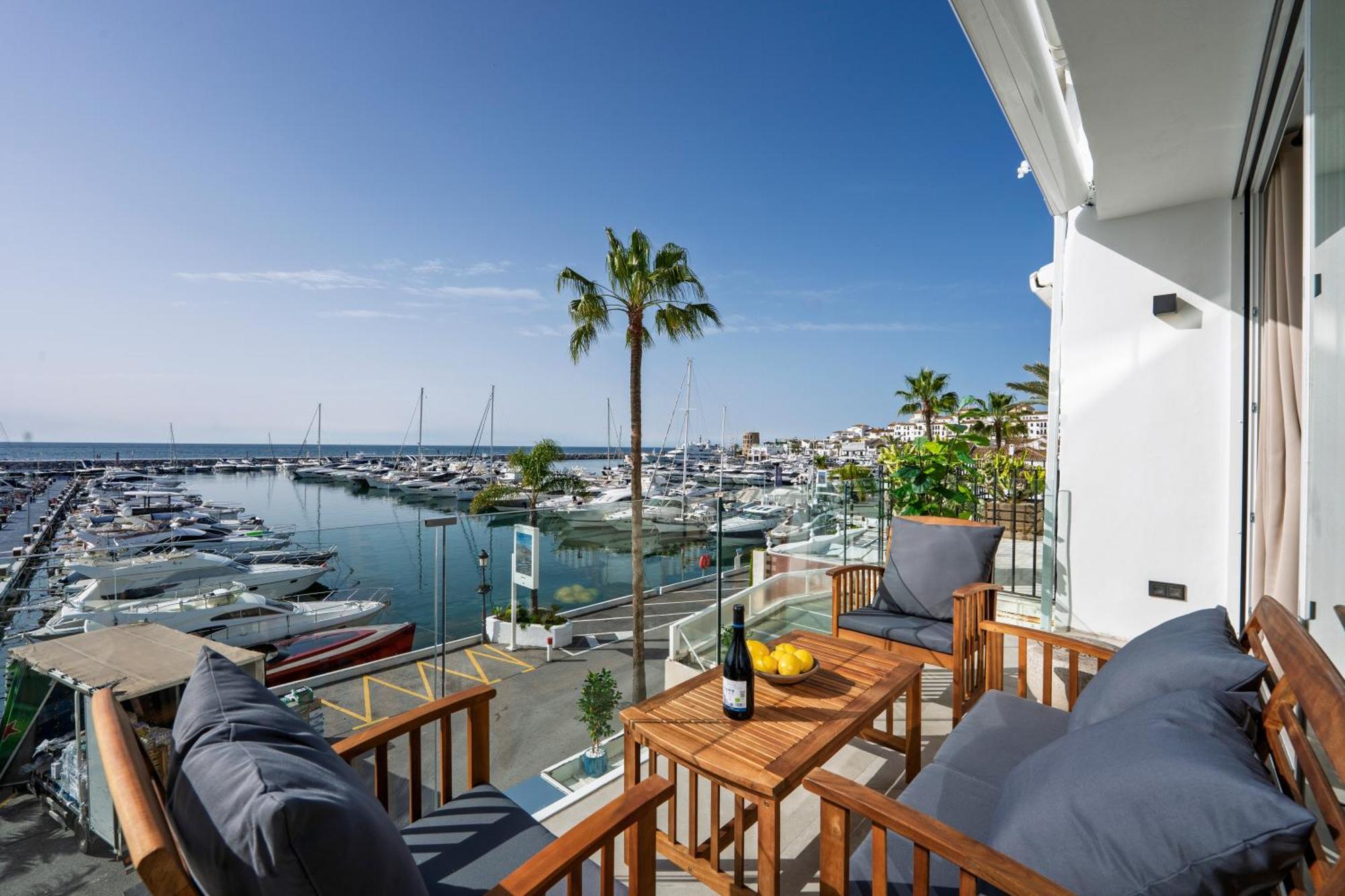 243-Fully Renovated-Puerto Banus Marbella Front Line Penthouse Appartement Buitenkant foto