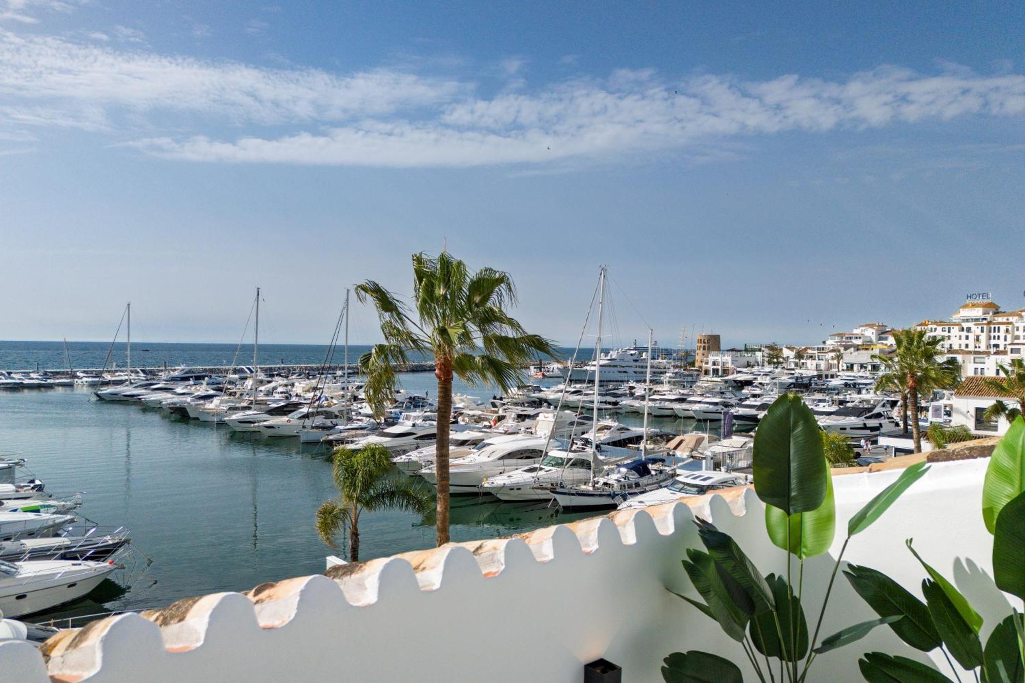 243-Fully Renovated-Puerto Banus Marbella Front Line Penthouse Appartement Buitenkant foto