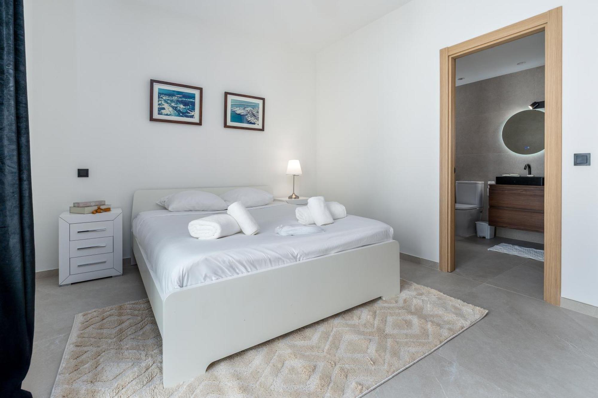 243-Fully Renovated-Puerto Banus Marbella Front Line Penthouse Appartement Buitenkant foto