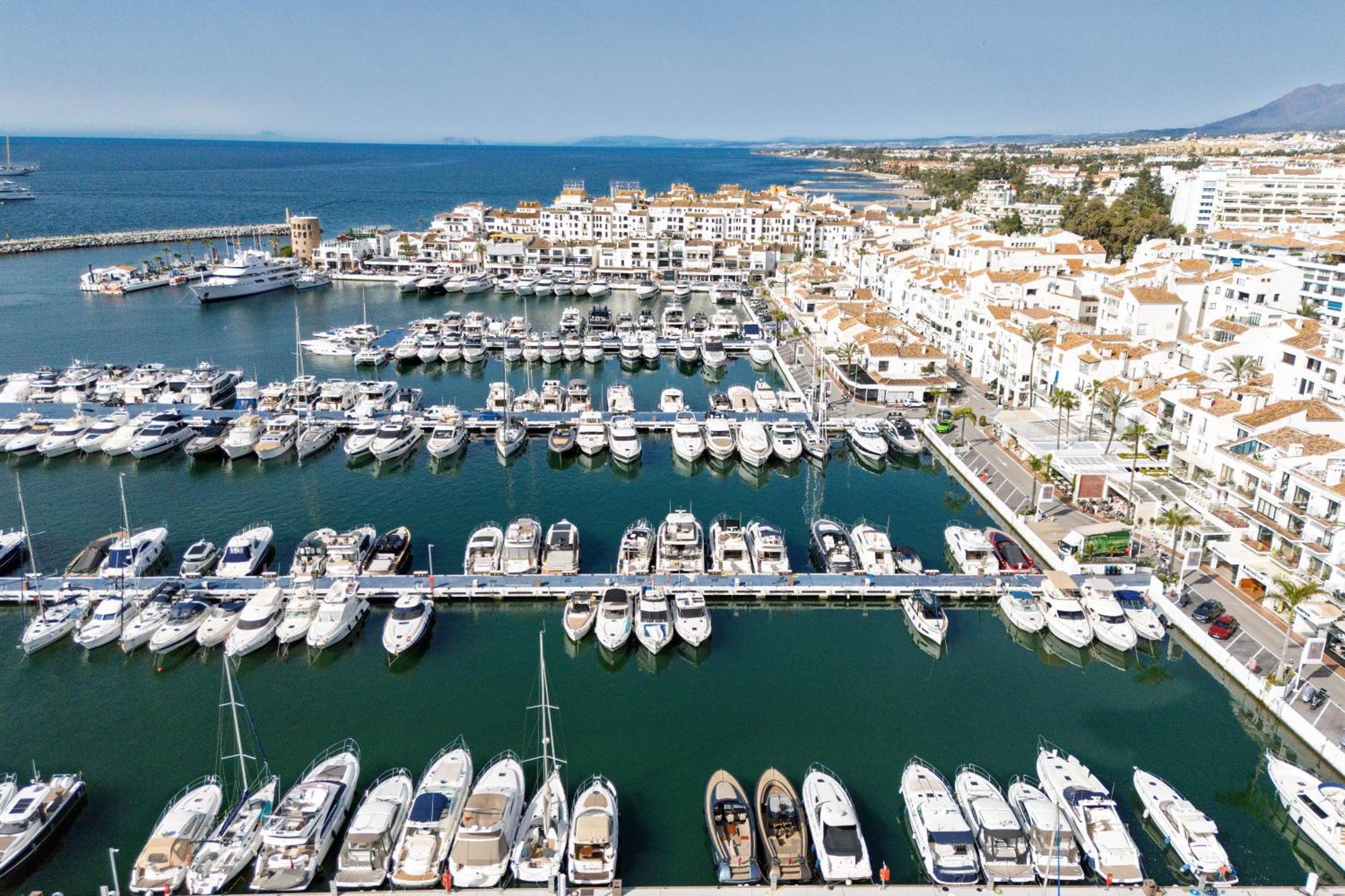 243-Fully Renovated-Puerto Banus Marbella Front Line Penthouse Appartement Buitenkant foto