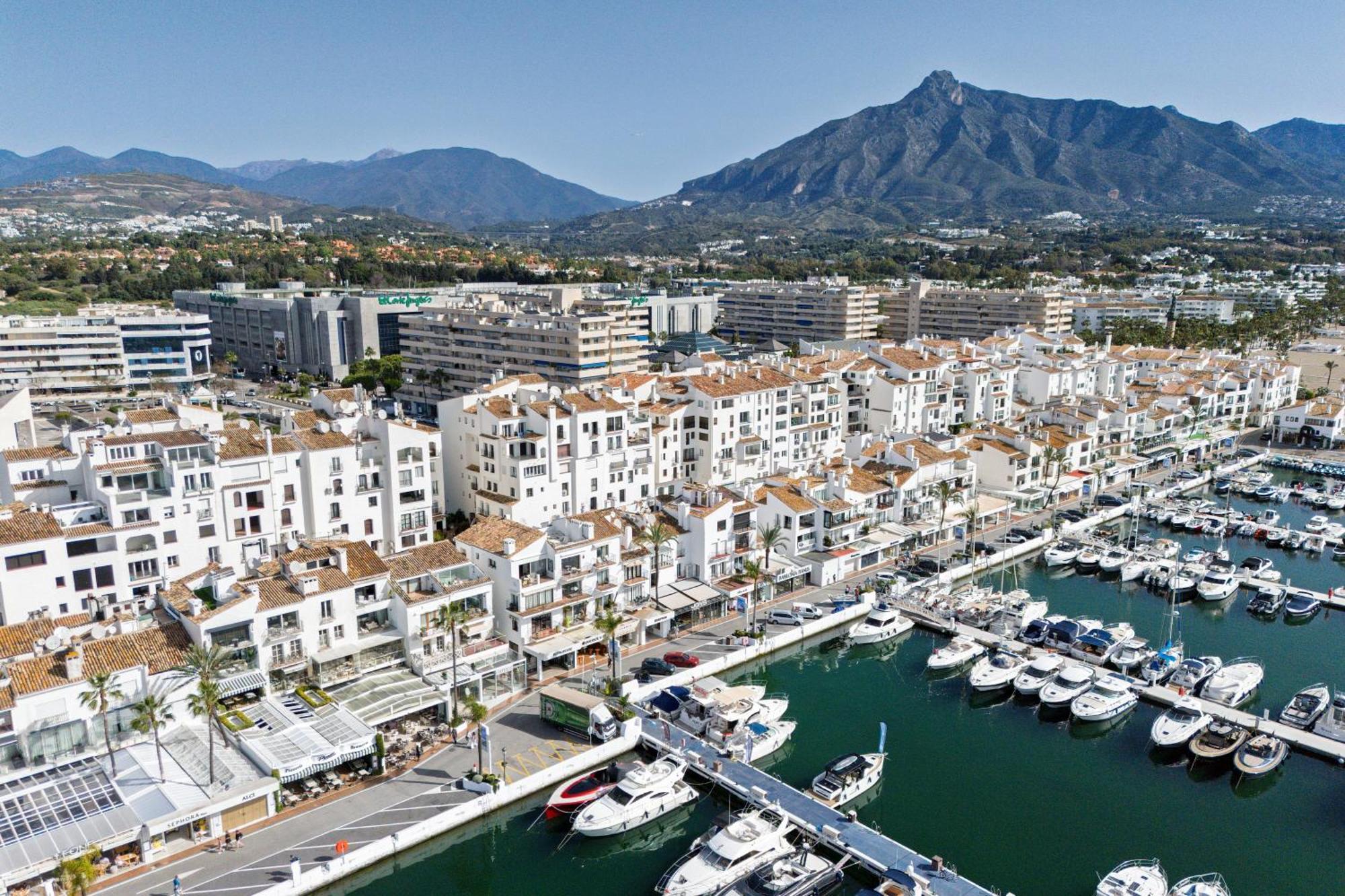 243-Fully Renovated-Puerto Banus Marbella Front Line Penthouse Appartement Buitenkant foto