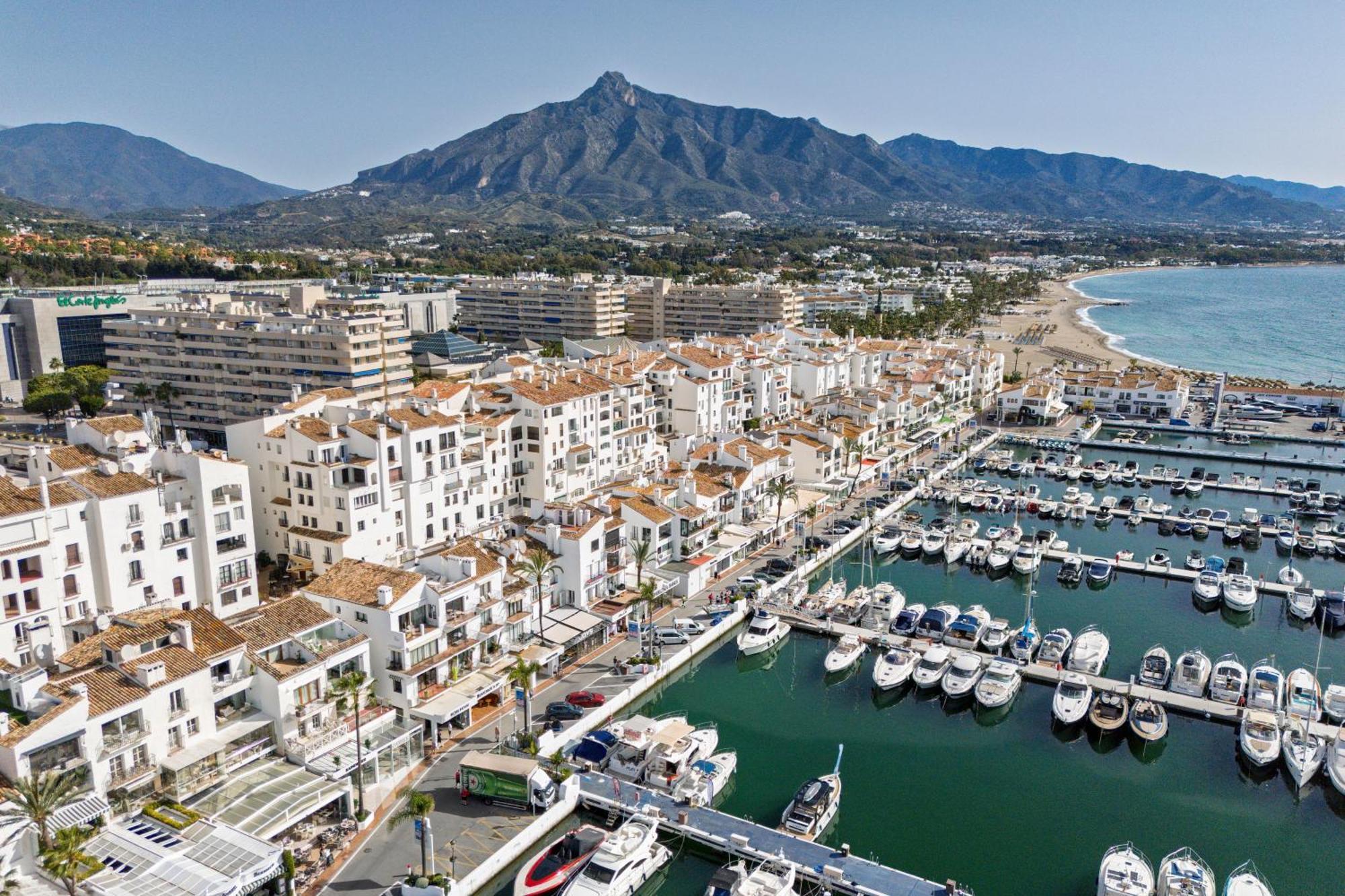 243-Fully Renovated-Puerto Banus Marbella Front Line Penthouse Appartement Buitenkant foto