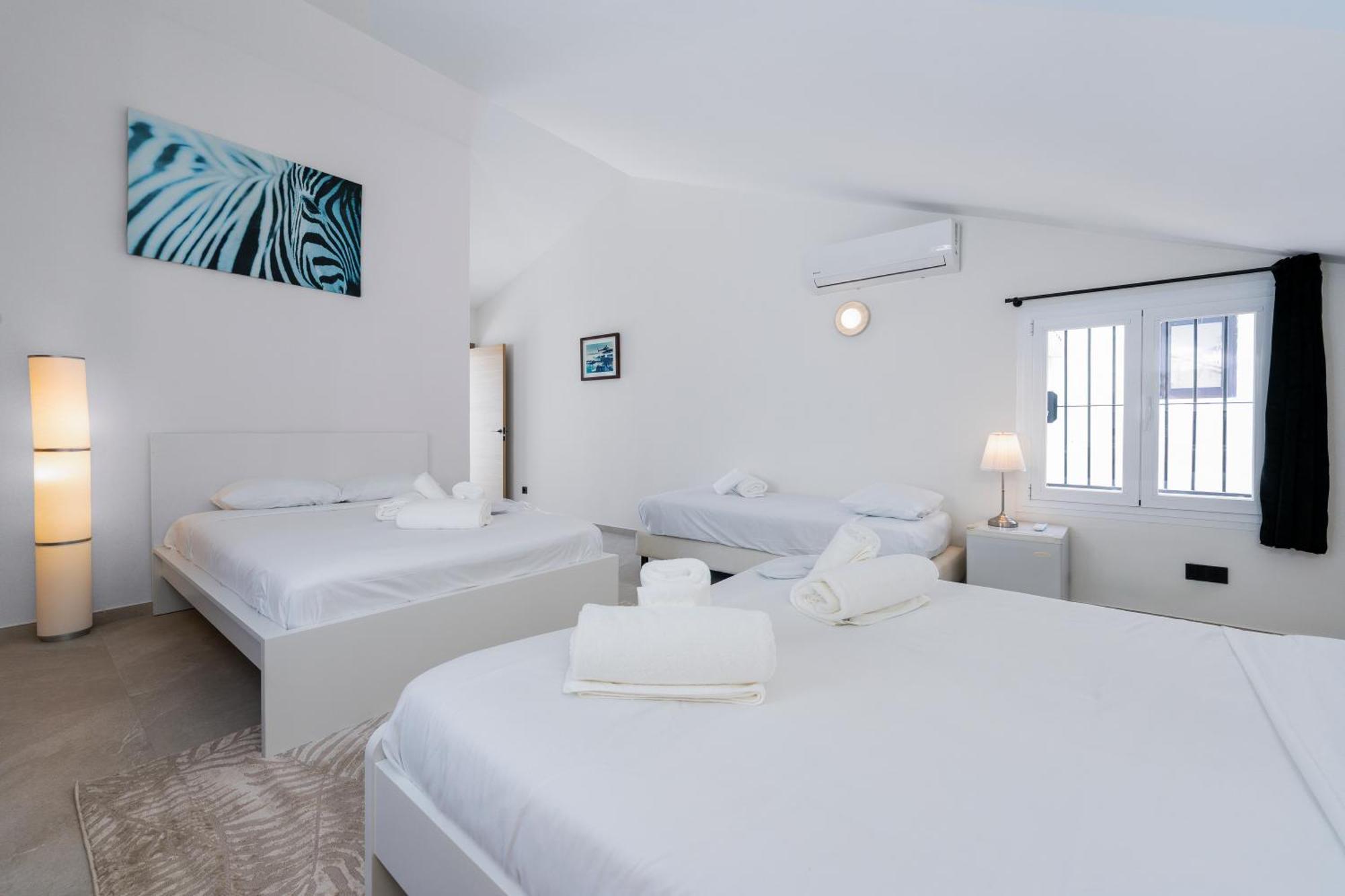 243-Fully Renovated-Puerto Banus Marbella Front Line Penthouse Appartement Buitenkant foto