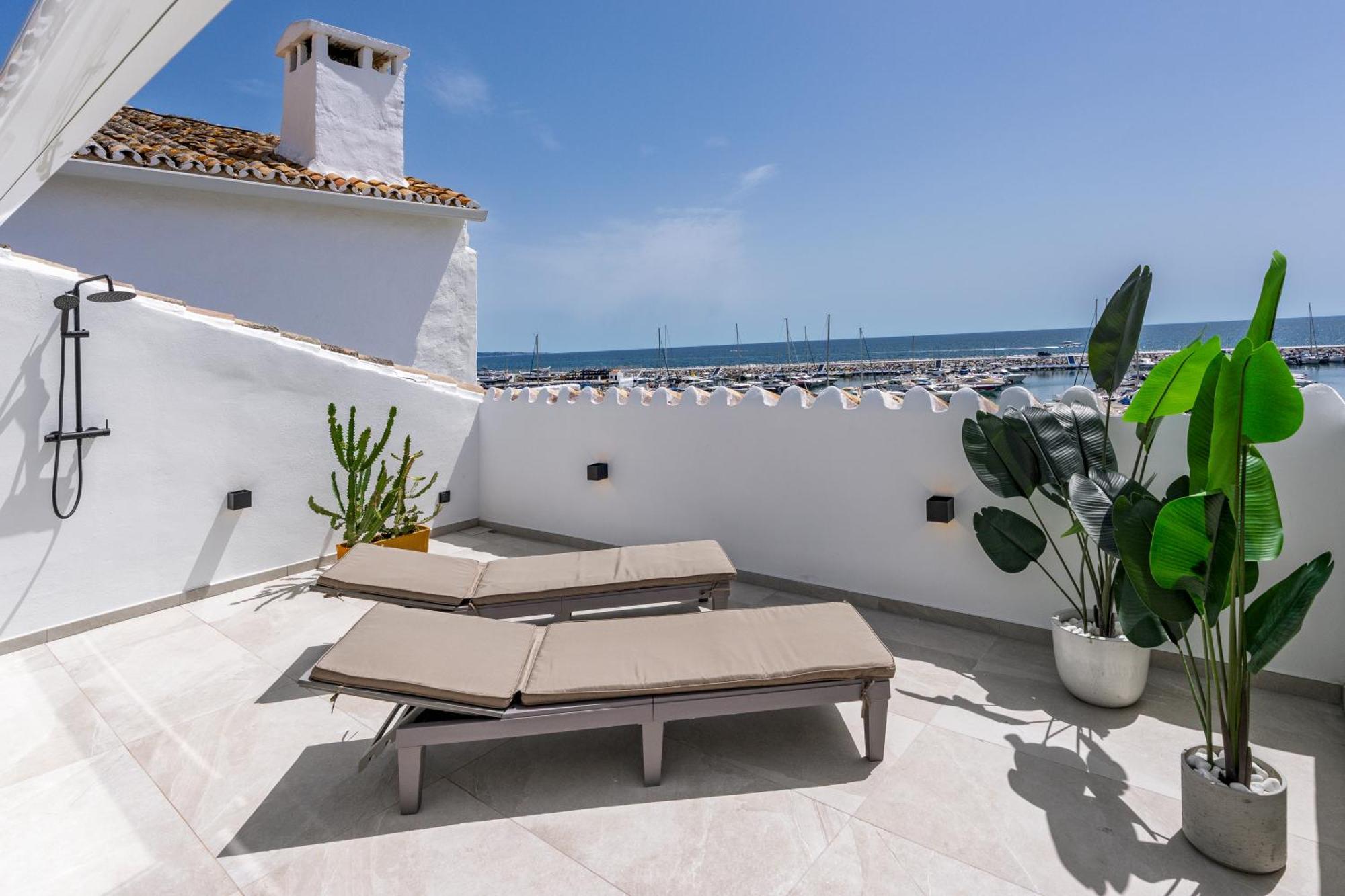243-Fully Renovated-Puerto Banus Marbella Front Line Penthouse Appartement Buitenkant foto
